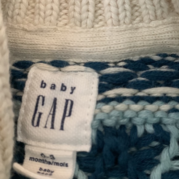 Gap - Picture 2 of 2